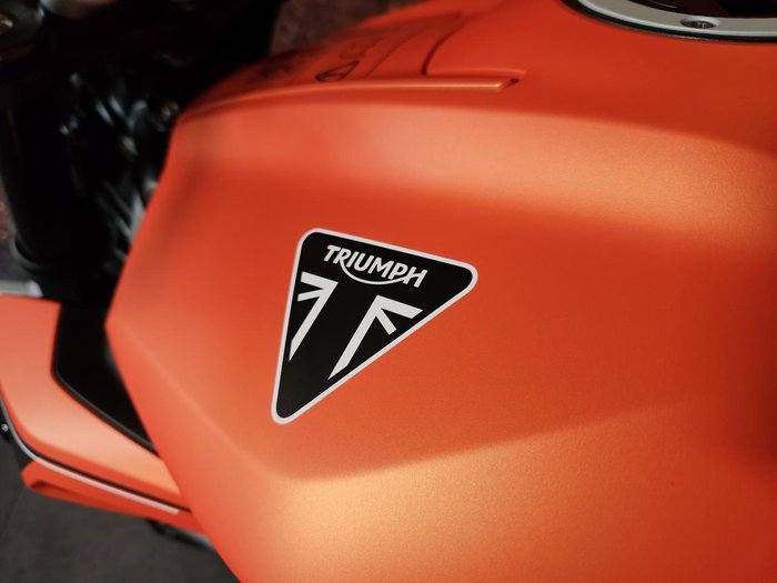 2025 Triumph Street Triple R 765 Street Triple Orange