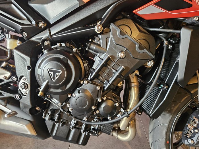 2025 Triumph Street Triple R 765 Street Triple Orange