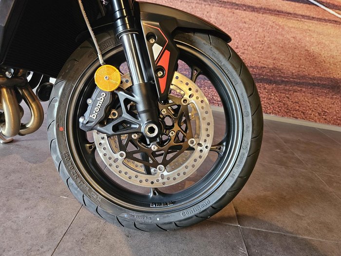2025 Triumph Street Triple R 765 Street Triple Orange