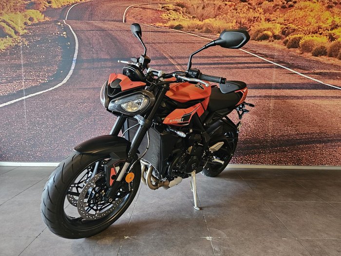 2025 Triumph Street Triple R 765 Street Triple Orange
