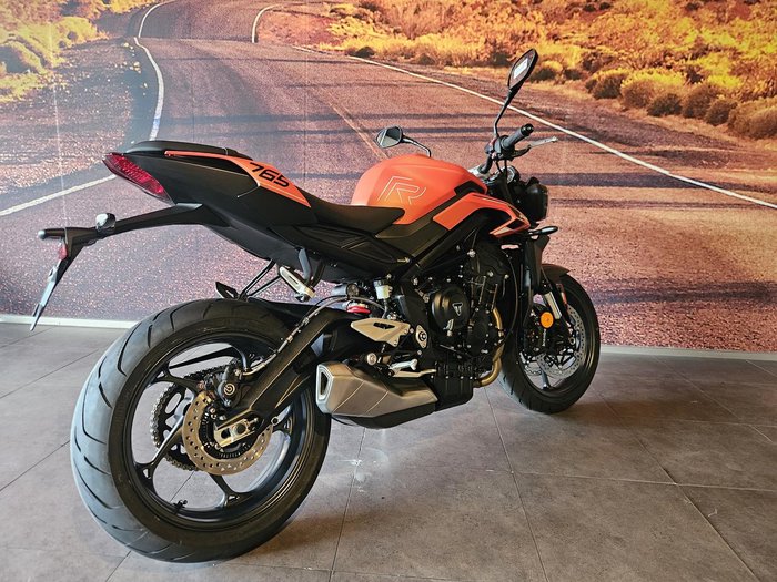 2025 Triumph Street Triple R 765 Street Triple Orange