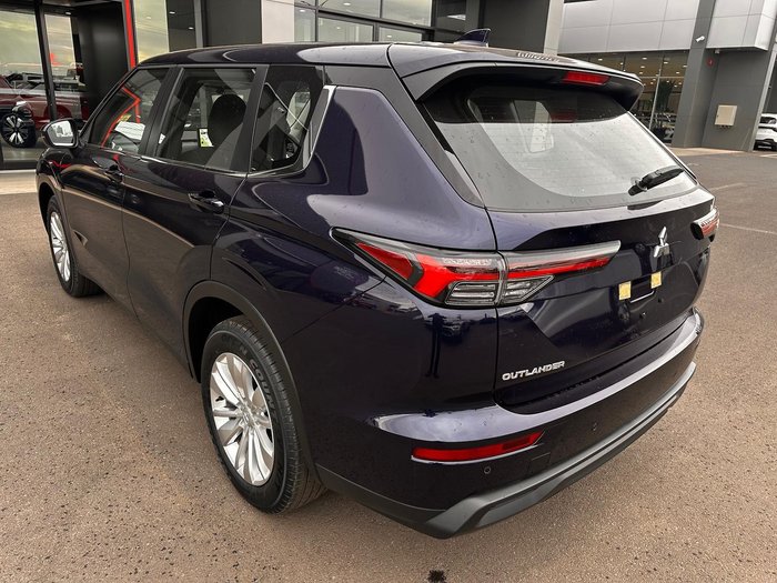 2025 Mitsubishi Outlander ES