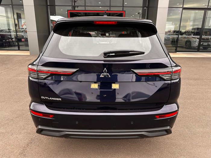 2025 Mitsubishi Outlander ES