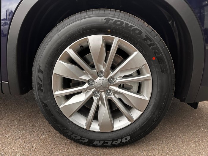 2025 Mitsubishi Outlander ES