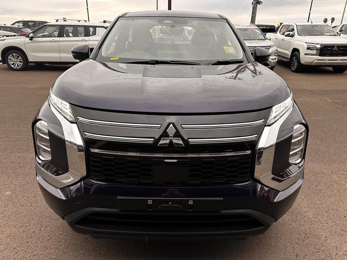 2025 Mitsubishi Outlander ES