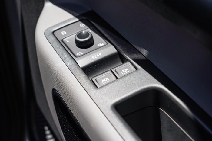 2025 Volkswagen ID. Buzz Pro BEV560