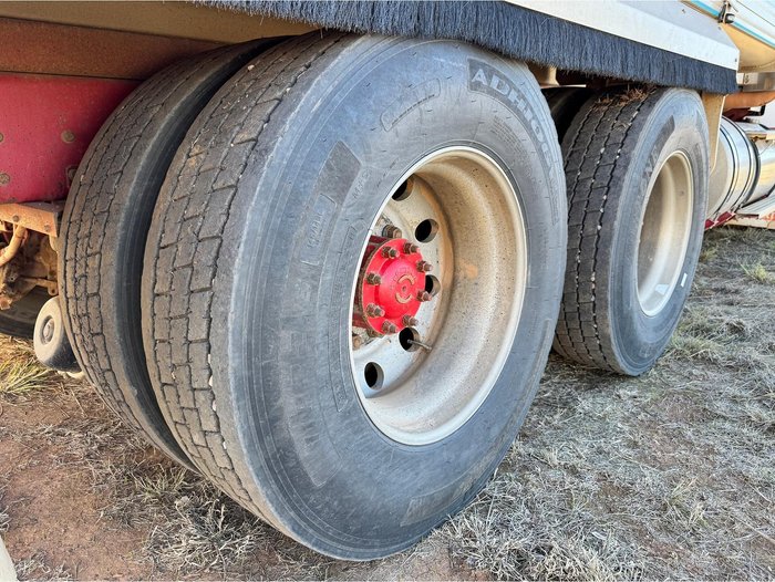 2010 Kenworth T402 Truck & Dog Trailer Package