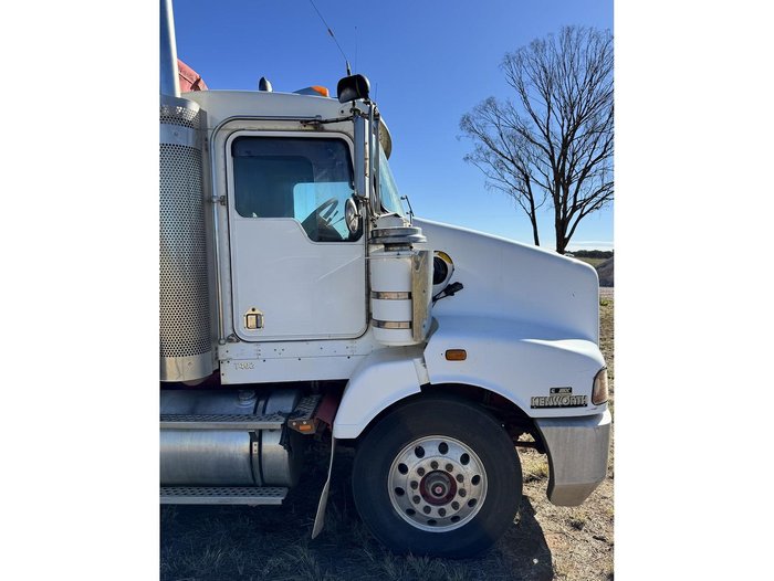 2010 Kenworth T402 Truck & Dog Trailer Package