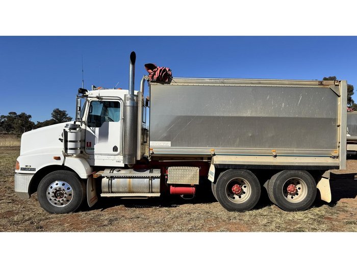 2010 Kenworth T402 Truck & Dog Trailer Package