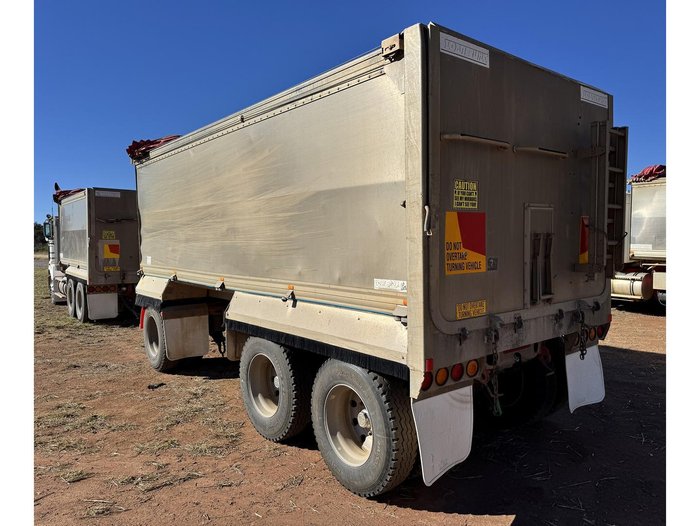 2010 Kenworth T402 Truck & Dog Trailer Package