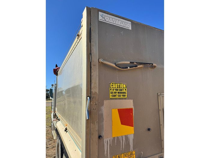 2010 Kenworth T402 Truck & Dog Trailer Package
