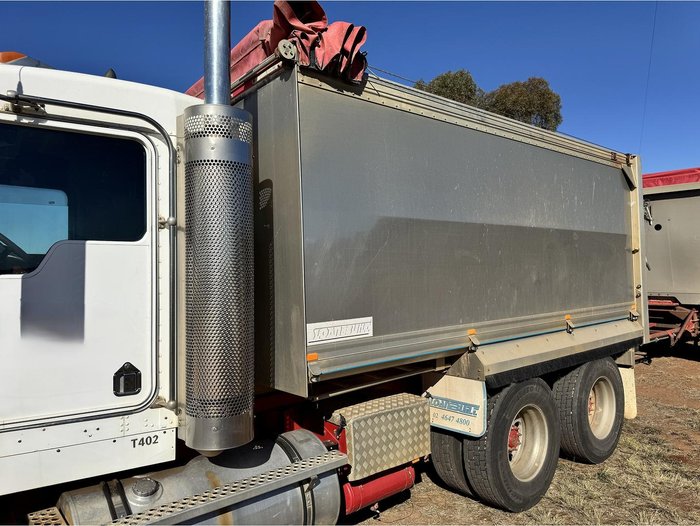 2010 Kenworth T402 Truck & Dog Trailer Package