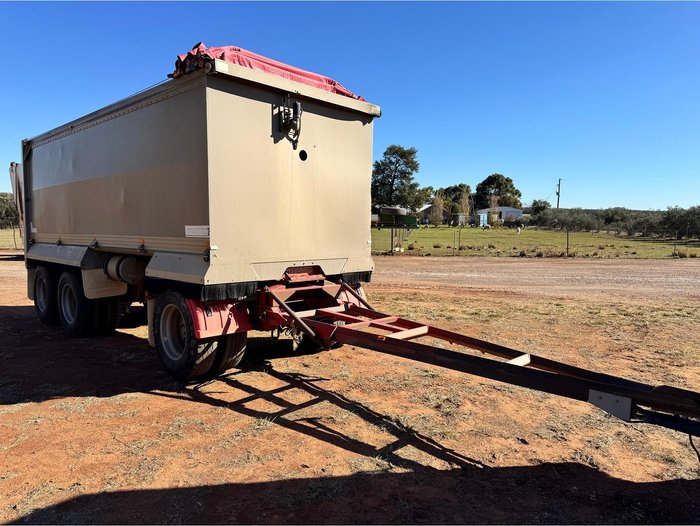 2010 Kenworth T402 Truck & Dog Trailer Package