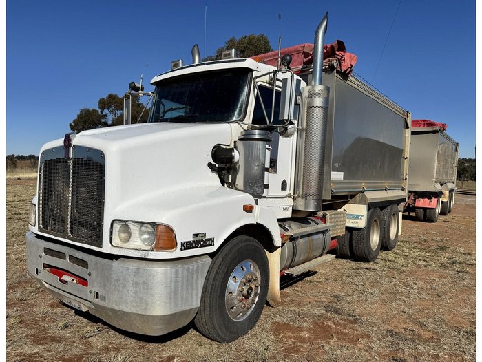 2010 Kenworth T402 Truck & Dog Trailer Package