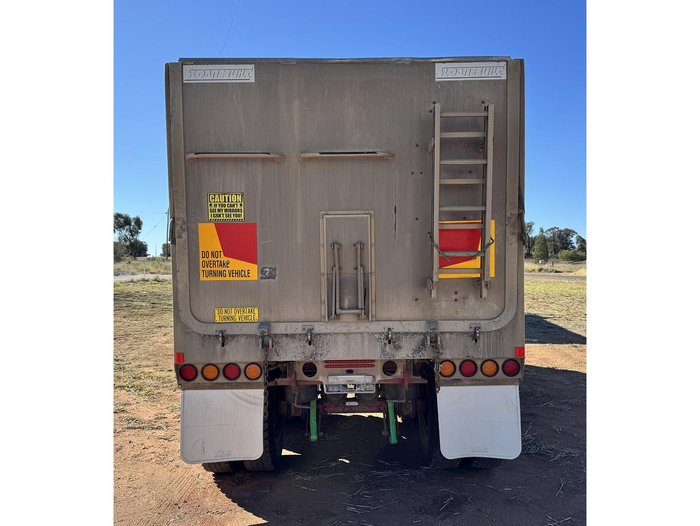 2010 Kenworth T402 Truck & Dog Trailer Package