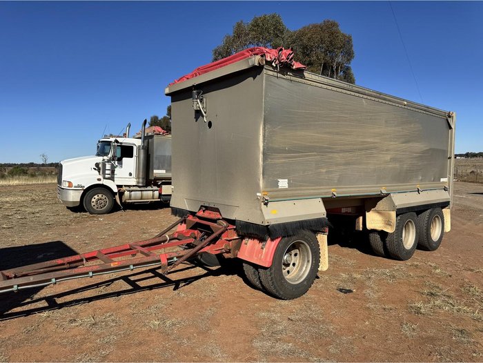 2010 Kenworth T402 Truck & Dog Trailer Package