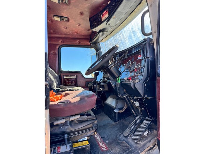 2010 Kenworth T402 Truck & Dog Trailer Package