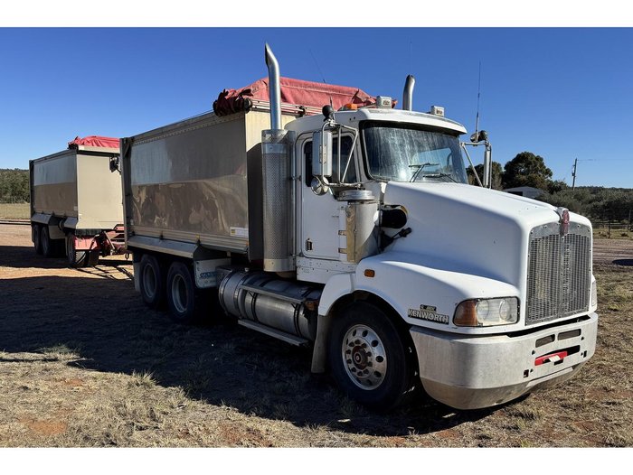 2010 Kenworth T402 Truck & Dog Trailer Package