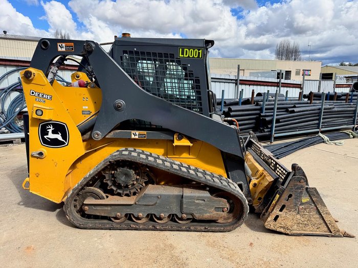 John Deere 317G Skid Steer