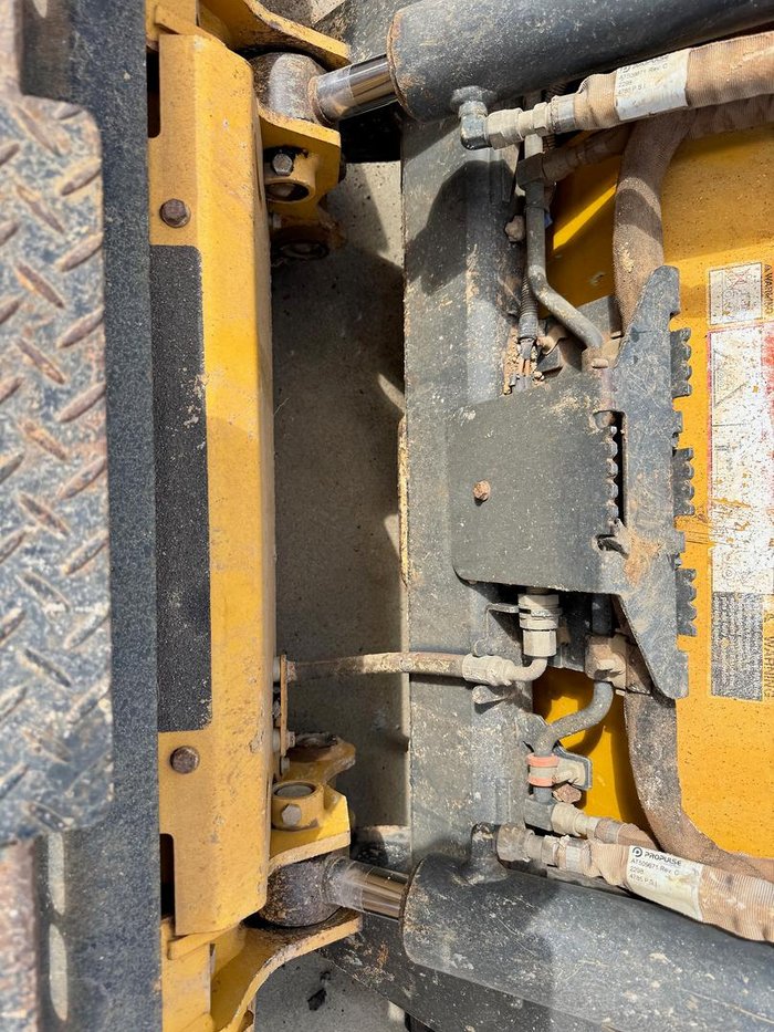 John Deere 317G Skid Steer