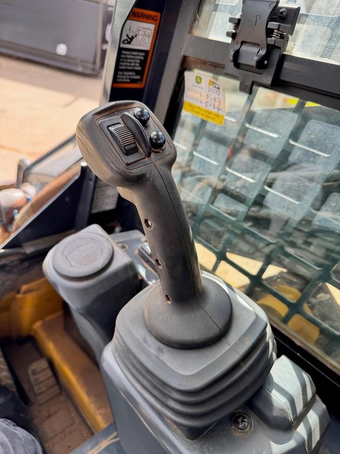 John Deere 317G Skid Steer