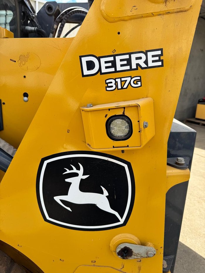 John Deere 317G Skid Steer