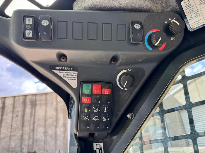 John Deere 317G Skid Steer