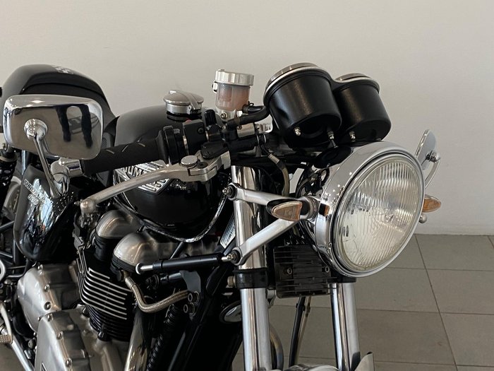 2005 Triumph Thruxton 900 Thruxton Black