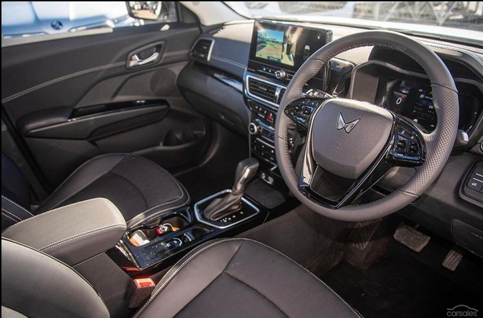 2025 Mahindra XUV3XO AX7L