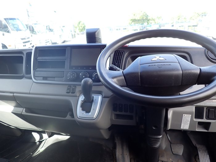 2020 MITSUBISHI FUSO 515 WHITE