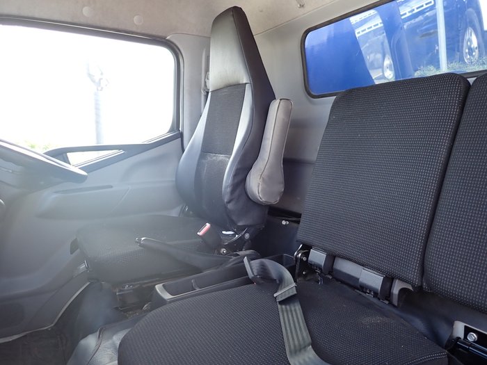 2020 MITSUBISHI FUSO 515 WHITE