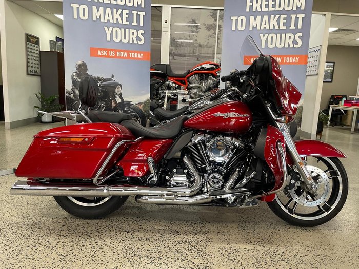 2018 Harley-Davidson Street Glide 107 (FLHX) Touring Red