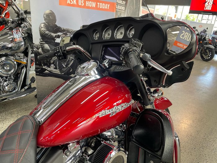 2018 Harley-Davidson Street Glide 107 (FLHX) Touring Red