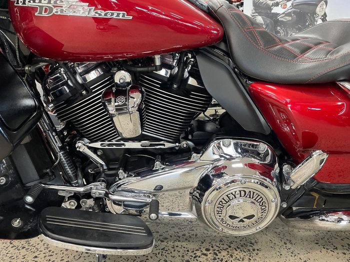 2018 Harley-Davidson Street Glide 107 (FLHX) Touring Red