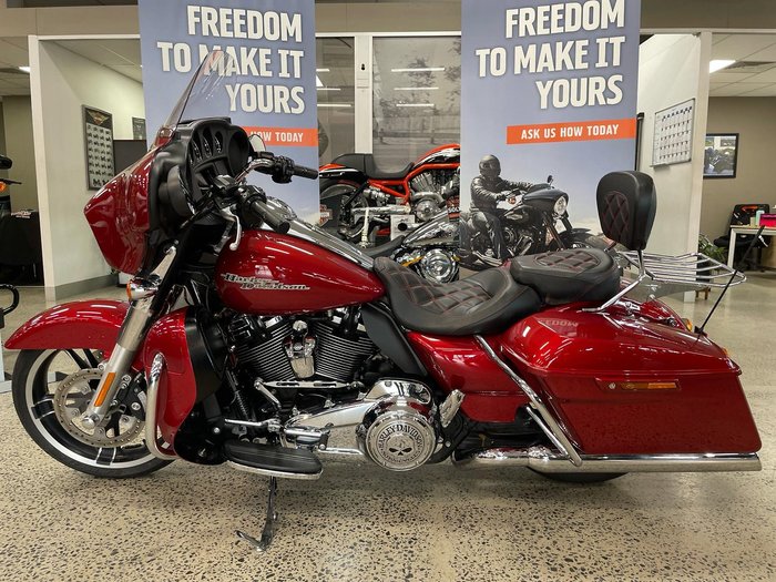 2018 Harley-Davidson Street Glide 107 (FLHX) Touring Red