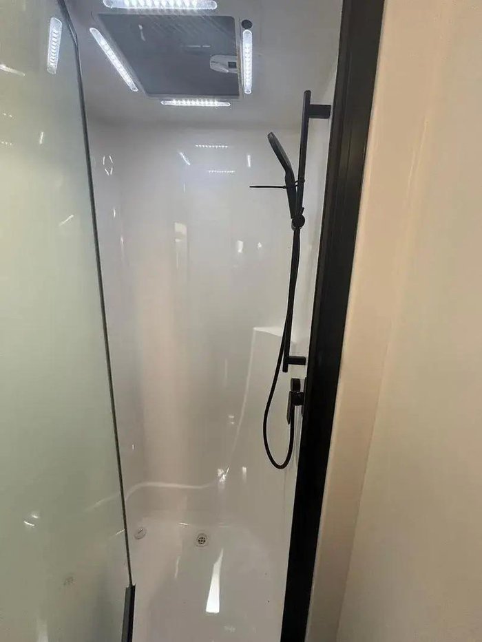 2025 New Age Caravans 2025 New Age Caravans Manta Ray Expedition