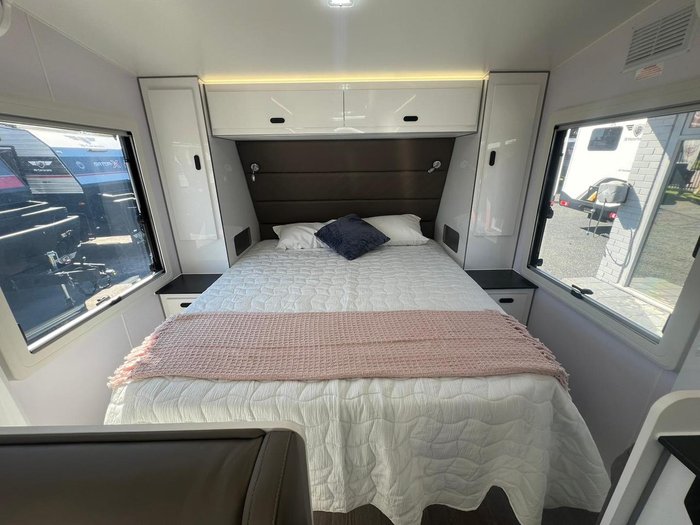 2025 JB Caravans Gator X 17'10 Rd L Lounge