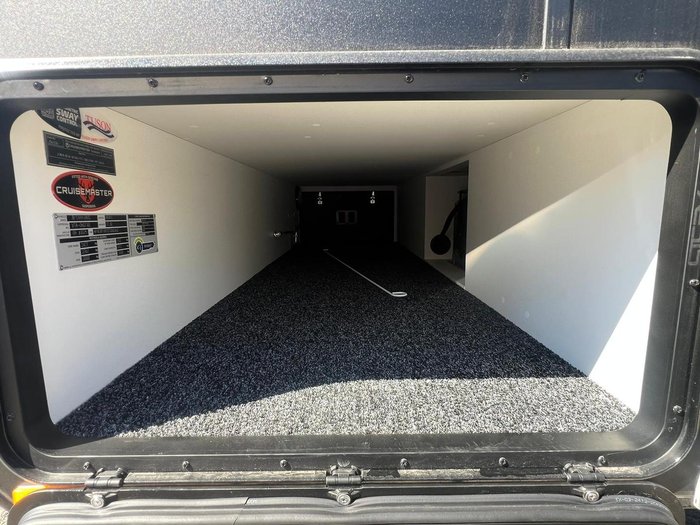 2025 JB Caravans Gator X 17'10 Rd L Lounge