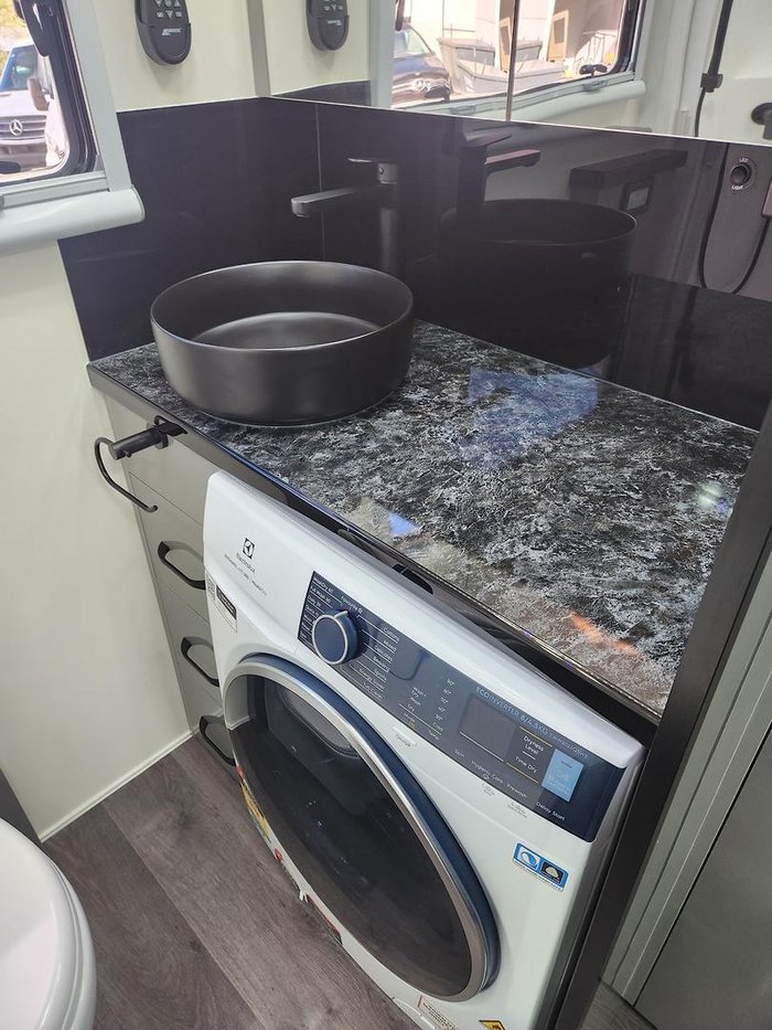 0 Paradise MotorHomes LIBERATION PLATINUM (PRICE REDUCED FOR IMMEDIATE DELIVERY)