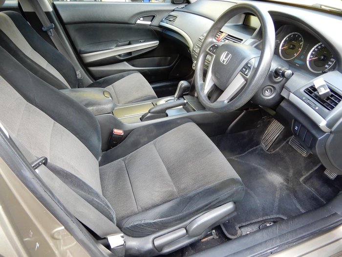 2008 Honda Accord VTi 8th Gen Gold