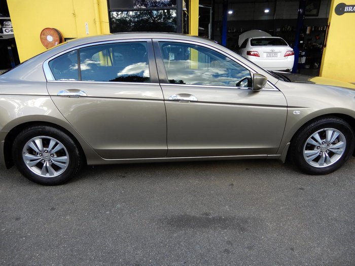 2008 Honda Accord VTi 8th Gen Gold