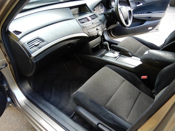 2008 Honda Accord VTi 8th Gen Gold