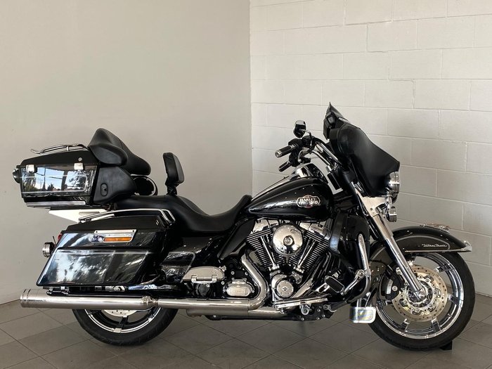 2011 Harley-Davidson Ultra Classic Electra Glide 1690 (FLHTCU) Touring Black