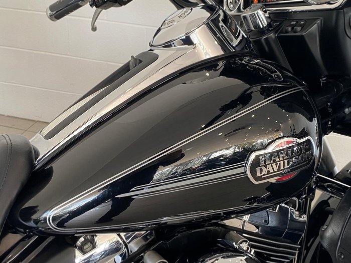 2011 Harley-Davidson Ultra Classic Electra Glide 1690 (FLHTCU) Touring Black