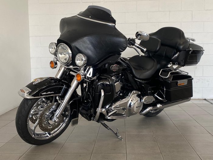 2011 Harley-Davidson Ultra Classic Electra Glide 1690 (FLHTCU) Touring Black