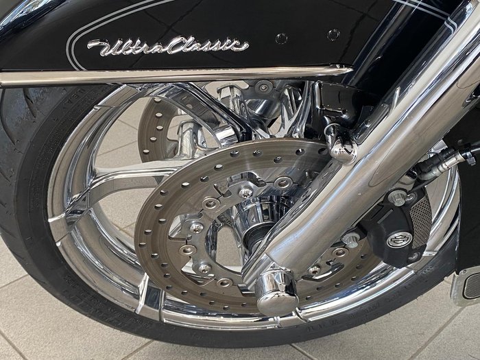 2011 Harley-Davidson Ultra Classic Electra Glide 1690 (FLHTCU) Touring Black