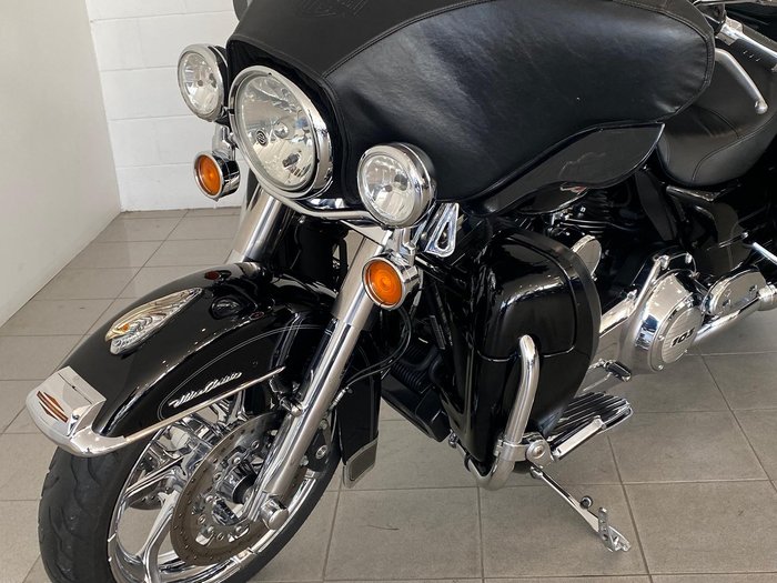 2011 Harley-Davidson Ultra Classic Electra Glide 1690 (FLHTCU) Touring Black