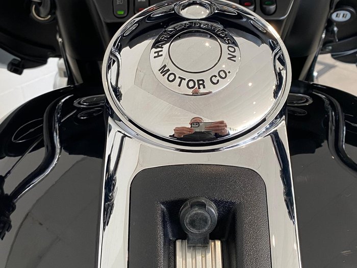 2011 Harley-Davidson Ultra Classic Electra Glide 1690 (FLHTCU) Touring Black