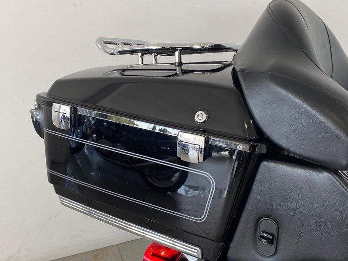 2011 Harley-Davidson Ultra Classic Electra Glide 1690 (FLHTCU) Touring Black