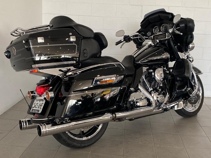 2011 Harley-Davidson Ultra Classic Electra Glide 1690 (FLHTCU) Touring Black